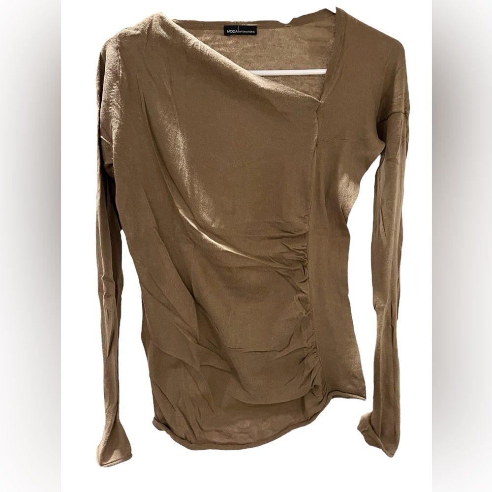 Moda International knit top NWOT